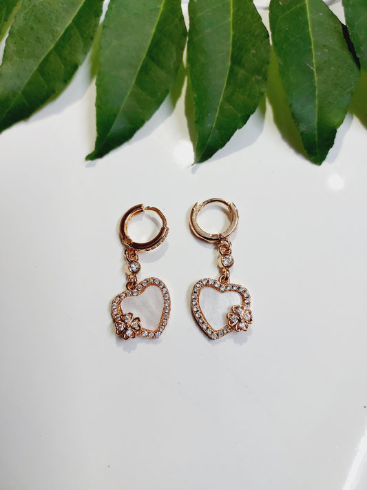 Ornafy Chic Romance: Heart Earrings Featuring Stunning Pearl Accents