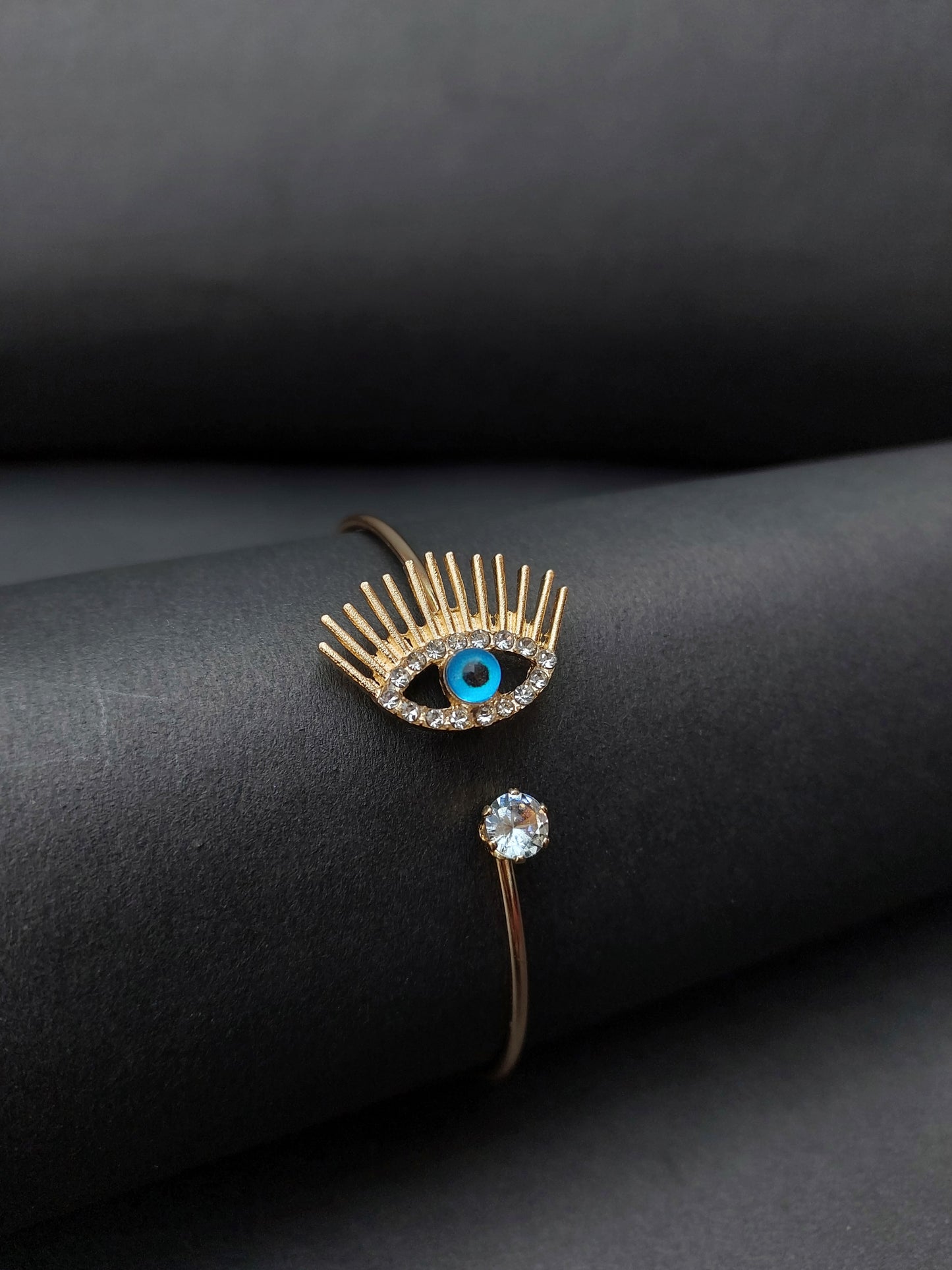 Ornafy Eye-Shaped Bracelet with Protective Evil Eye Design