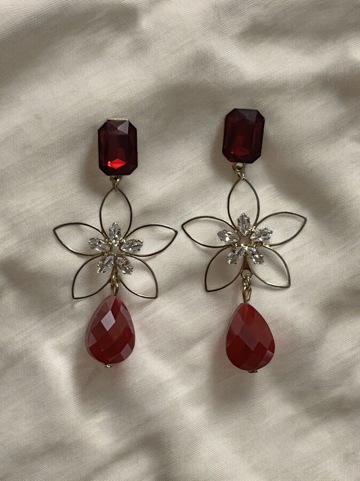 Ornafy Delicate Flower Shaped Earrings with Hanging Copper/pink/white/Red Beads