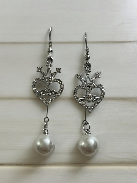 Ornafy Unveils Heart Shaped Diamond Earrings with Hanging Pearl